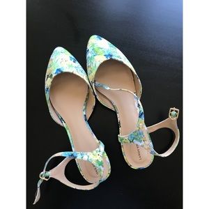 NWOT Lands End Floral Flat Sandals